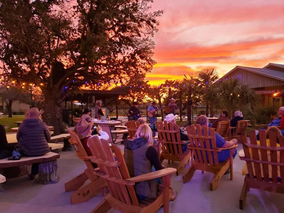 Flying L Ranch Resort & Golf Course แบนเดอรา ภายนอก รูปภาพ